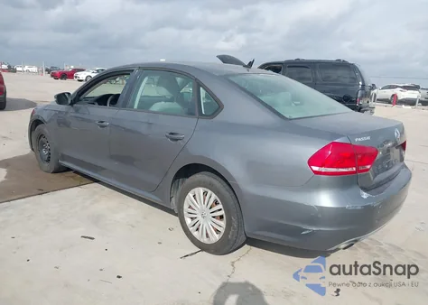2015 Volkswagen Passat 1.8T S z USA, uszkodzony, nr VIN 1VWAS7A30FC013870